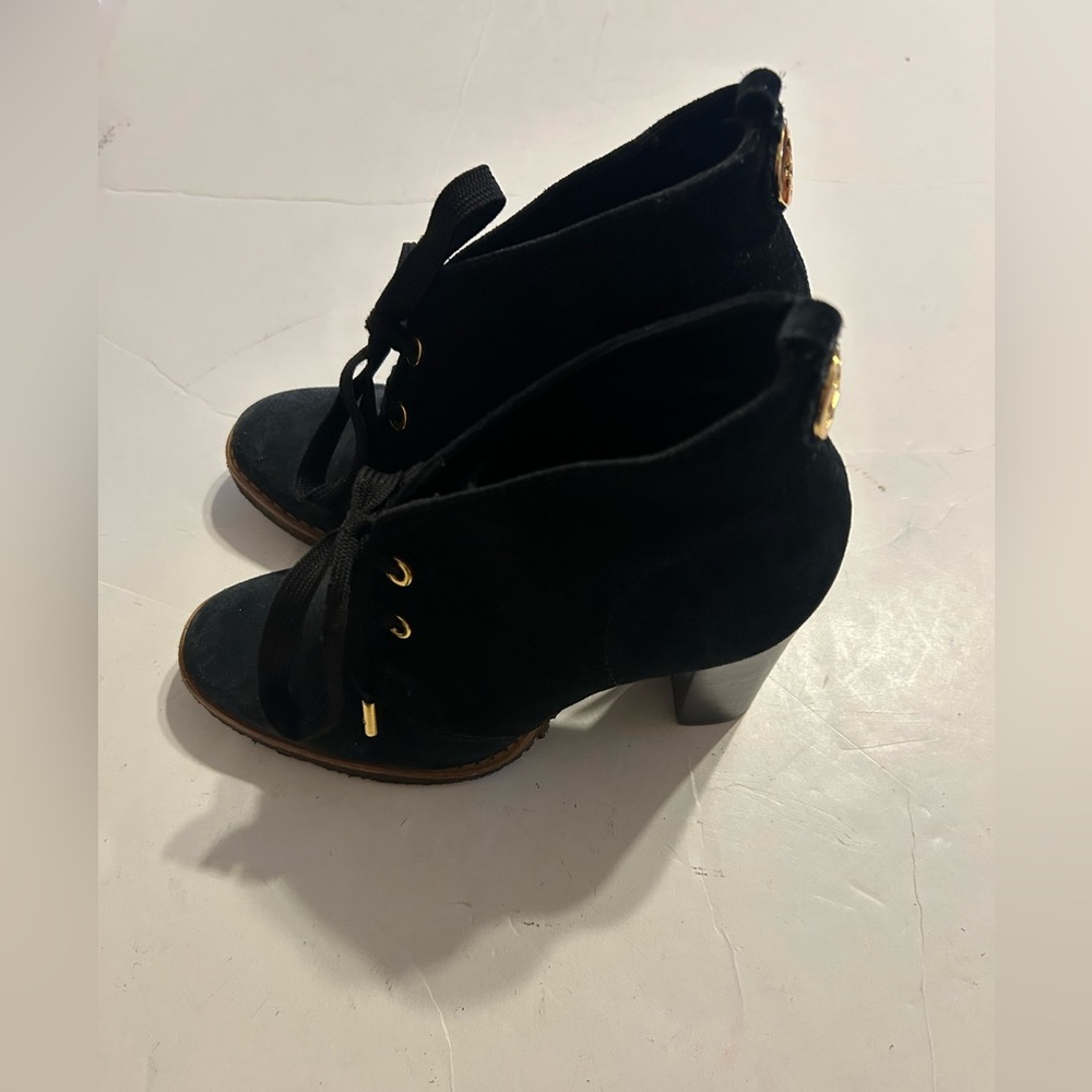 Tory Burch Black Lace Up suede ankle Boots size 8.5 - Picture 5 of 6